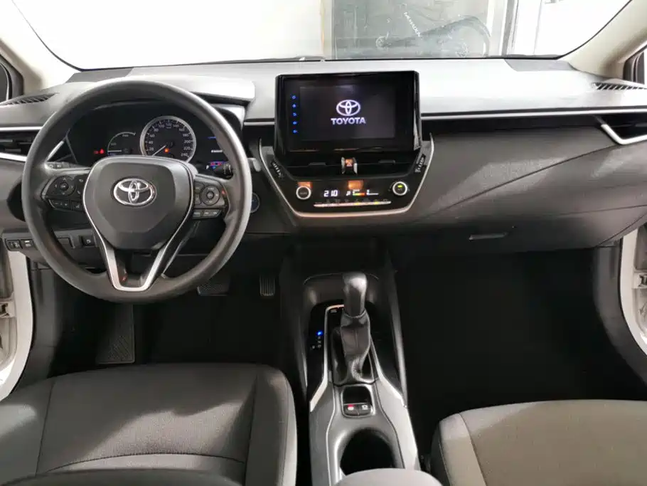 Toyota Corolla 2023 — фото 12