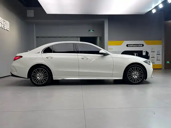 Mercedes-Benz C-Class 2024