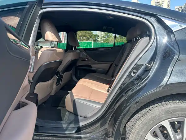 Lexus ES 2024