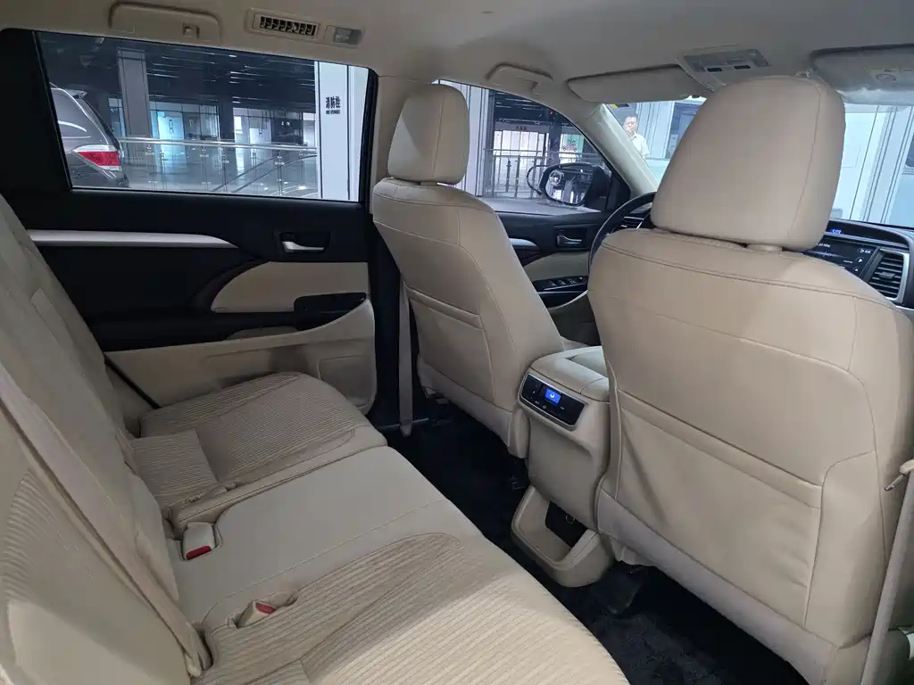 Toyota Highlander 2015 — фото 13