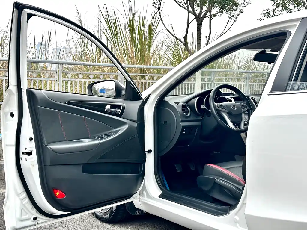 Changan Eado XT 2015 — фото 19