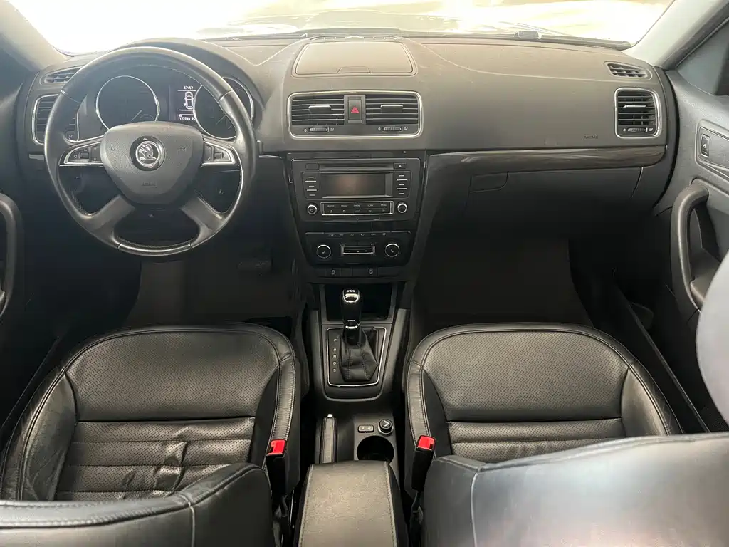 Skoda Yeti 2015 — фото 11