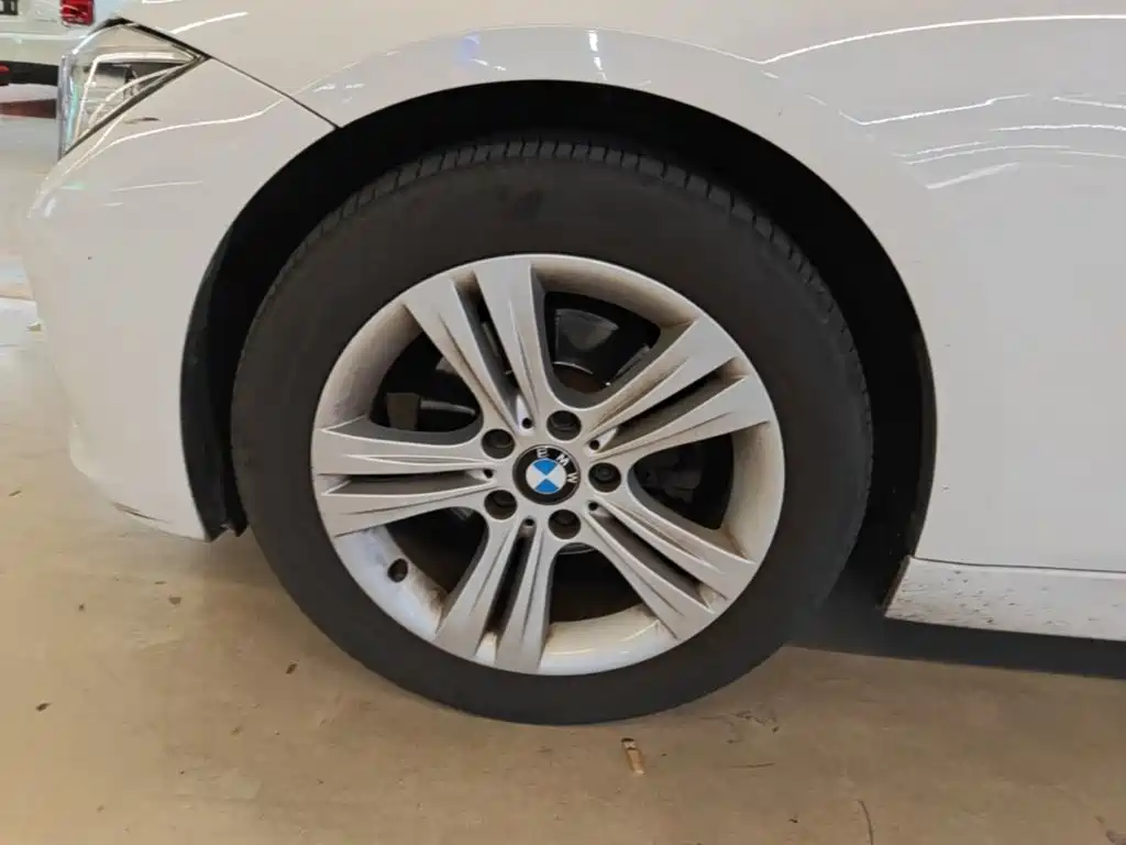 BMW 3 Series 2015 — фото 23