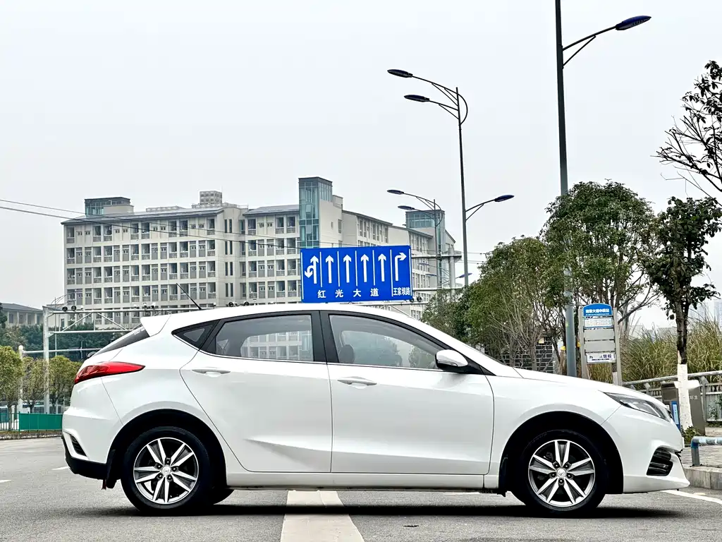 Changan Eado XT 2015 — фото 10