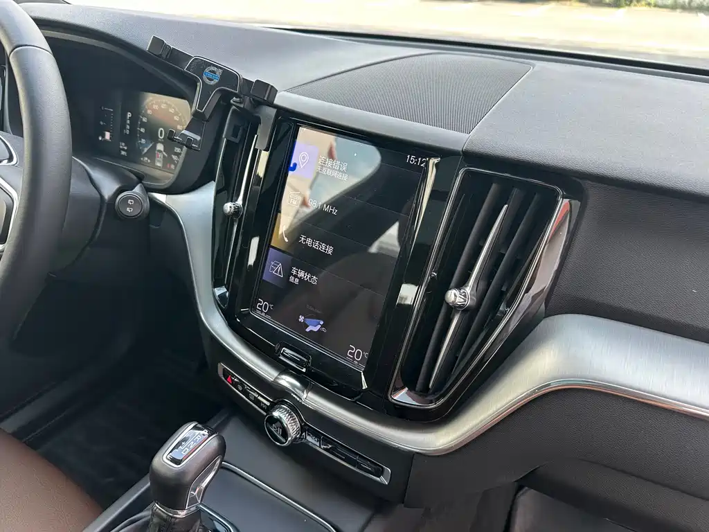 Volvo XC60 2021 — фото 25