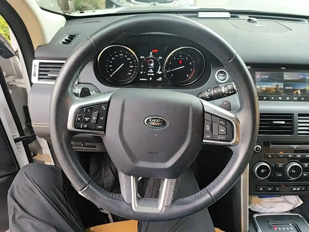 Land Rover Discovery Sport 2018 — фото 11
