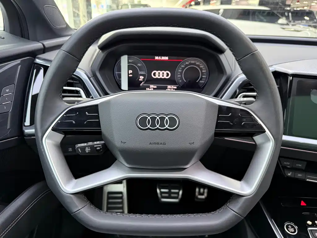 Audi Q5 e-tron — фото 10