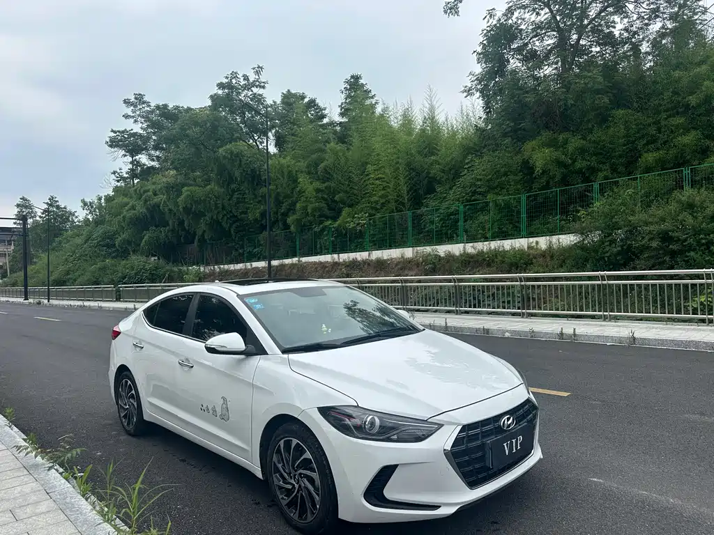 Hyundai Elantra 2020 — фото 1