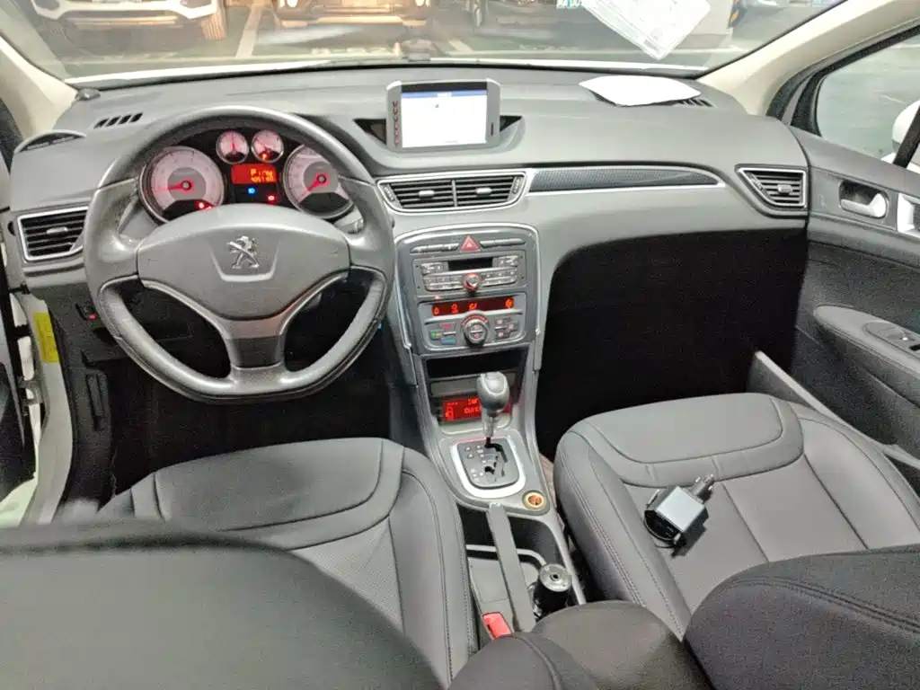 Peugeot 308 2014 — фото 10