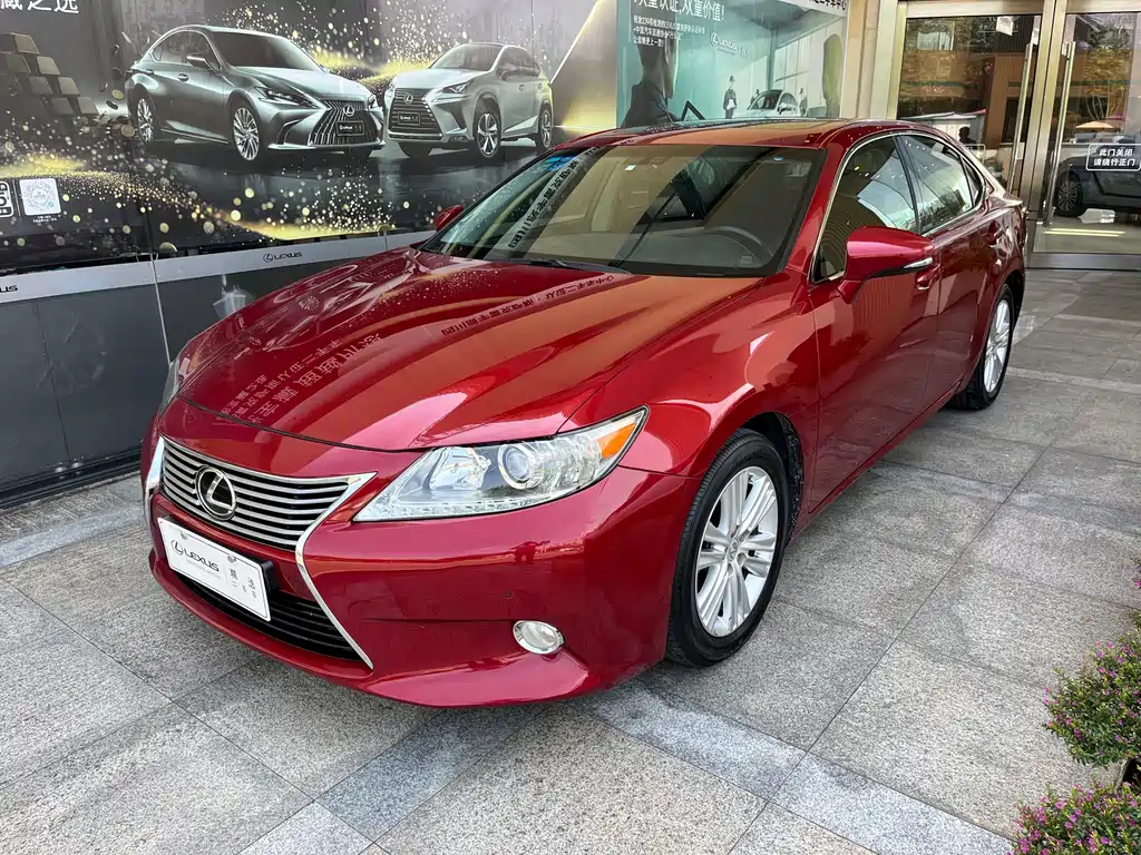 Lexus ES 2015 — фото 1