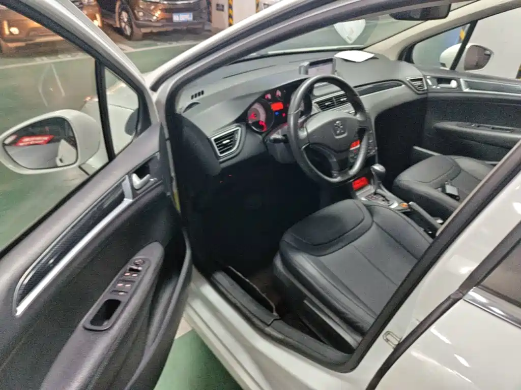 Peugeot 308 2014 — фото 16