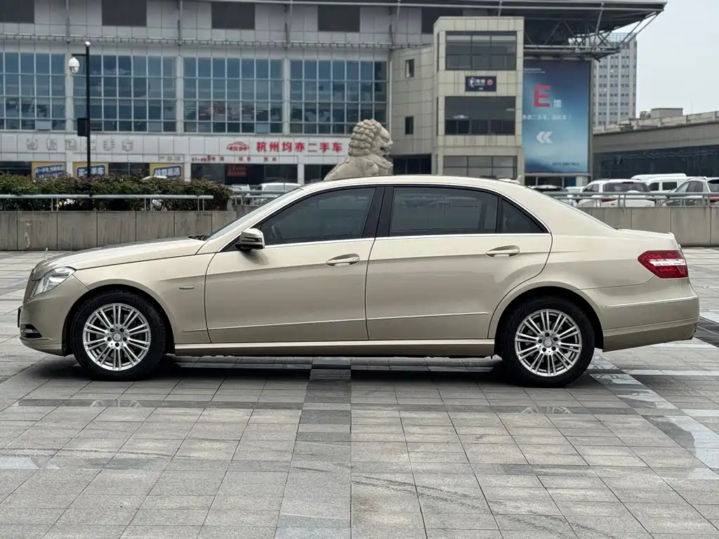 Mercedes-Benz E-Class 2011