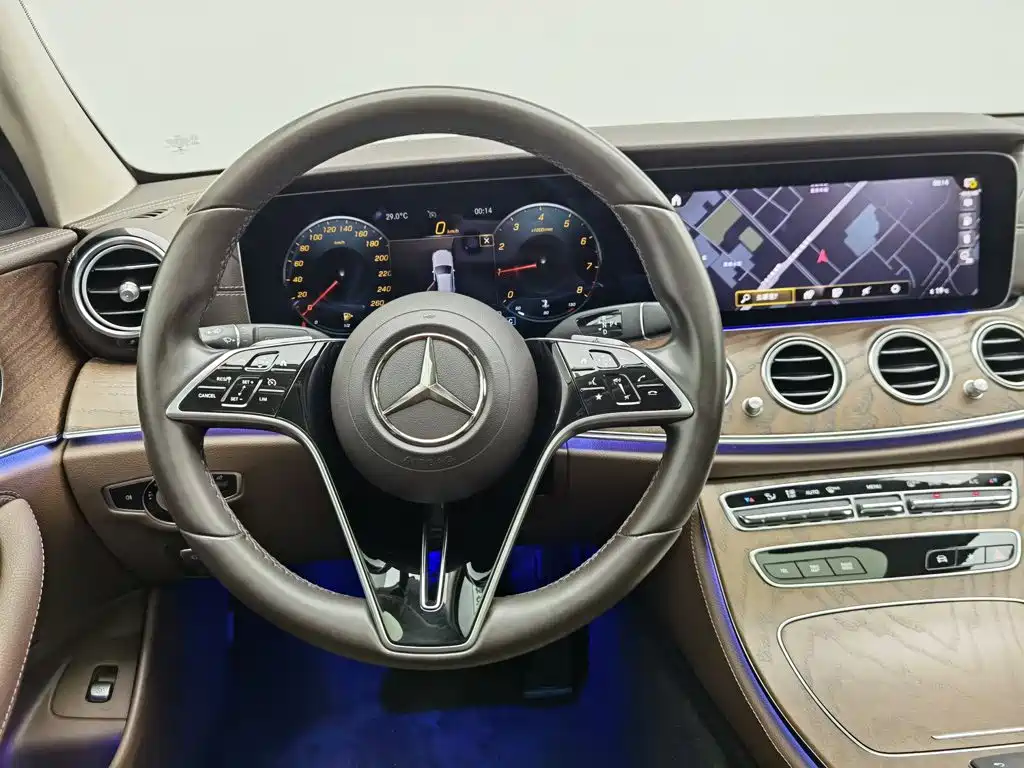 Mercedes-Benz E-Class 2022 — фото 11