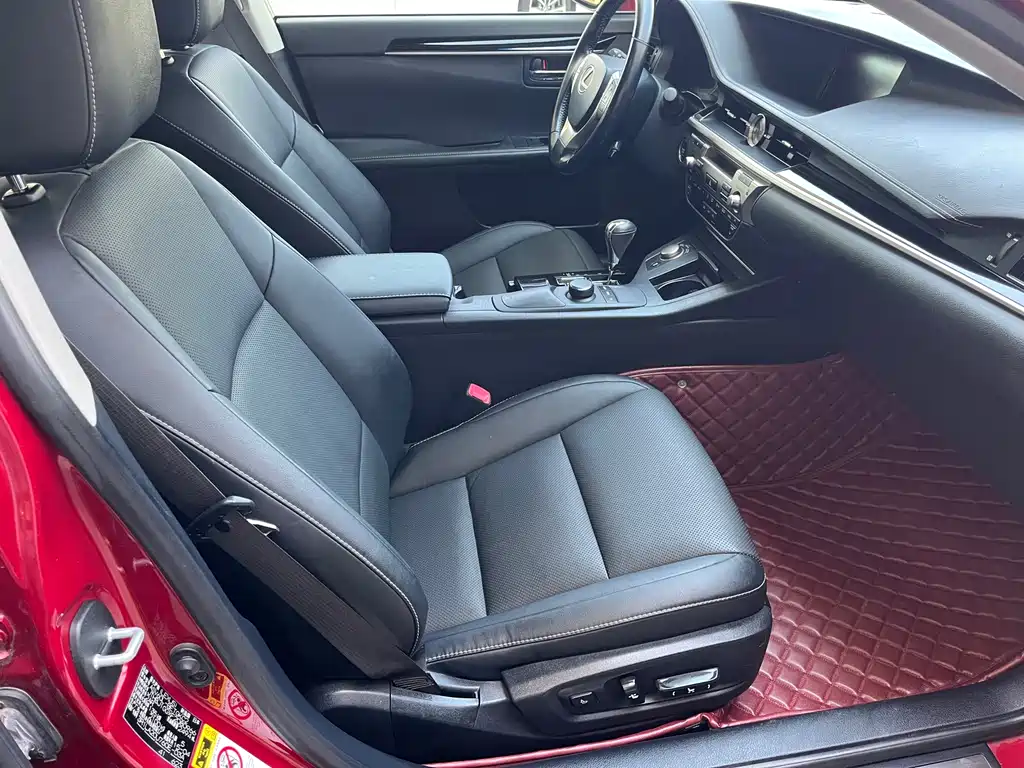 Lexus ES 2015 — фото 12