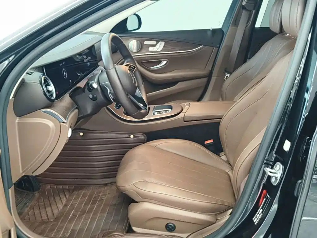 Mercedes-Benz E-Class 2022 — фото 15