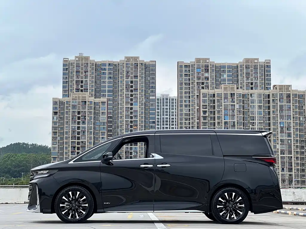 Toyota Vellfire 2025 — фото 13