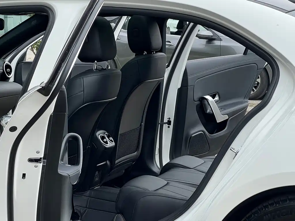 Mercedes-Benz A-Class 2022 — фото 13