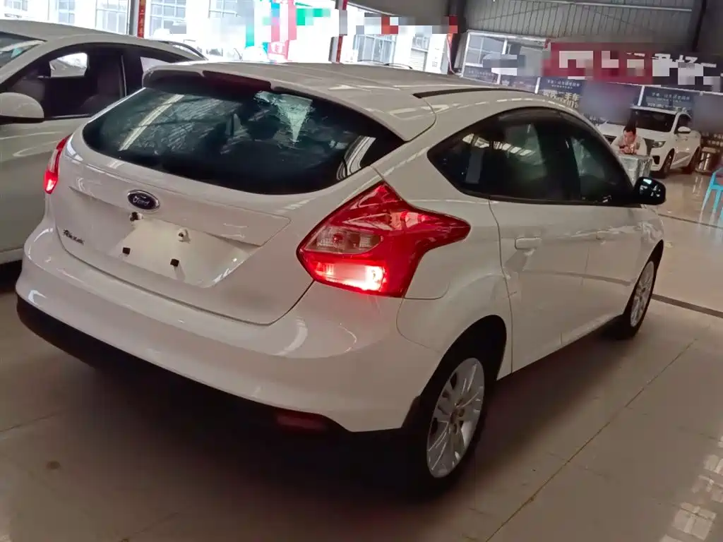 Ford Focus 2015 — фото 7