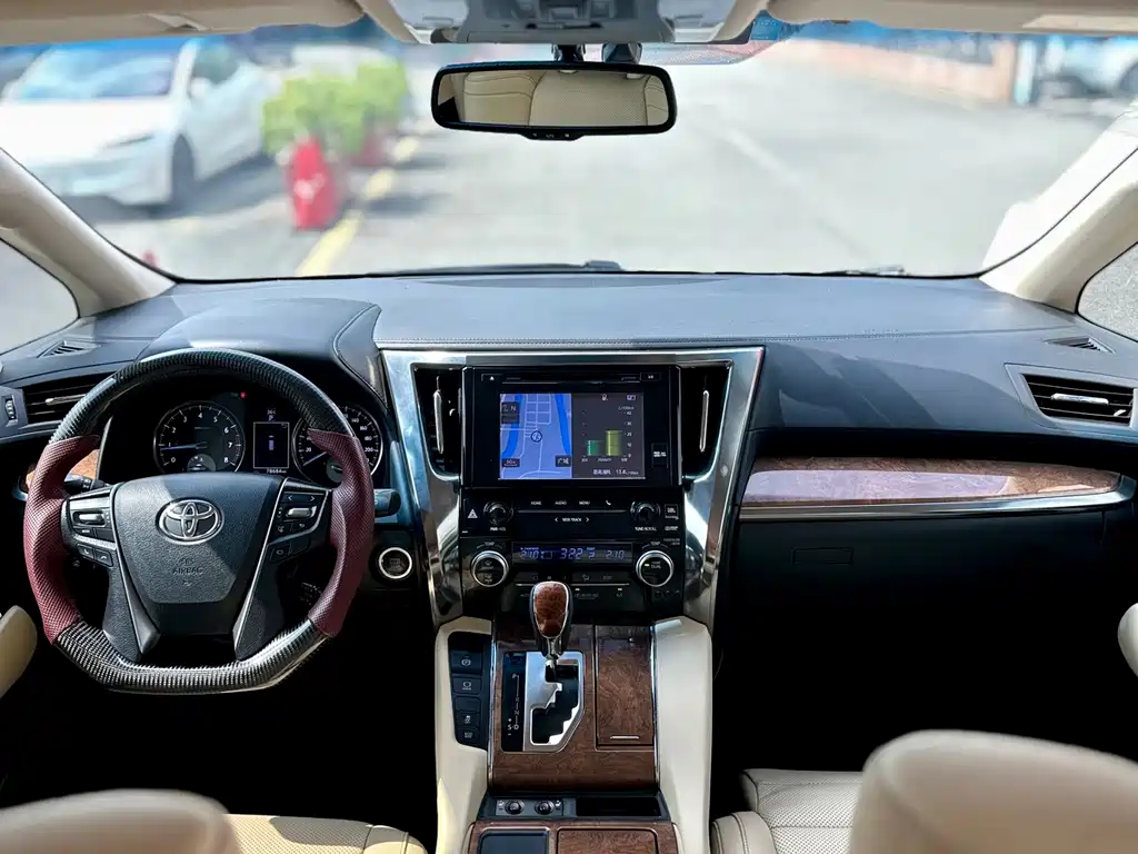 Toyota Alphard 2017 — фото 18