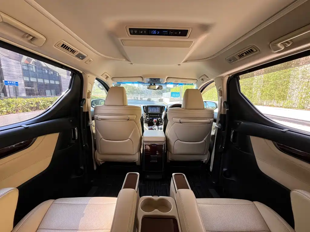 Toyota Alphard 2016 — фото 12