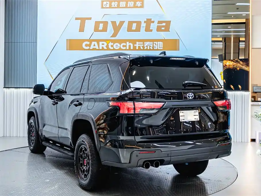 Toyota Sequoia 2023 — фото 5