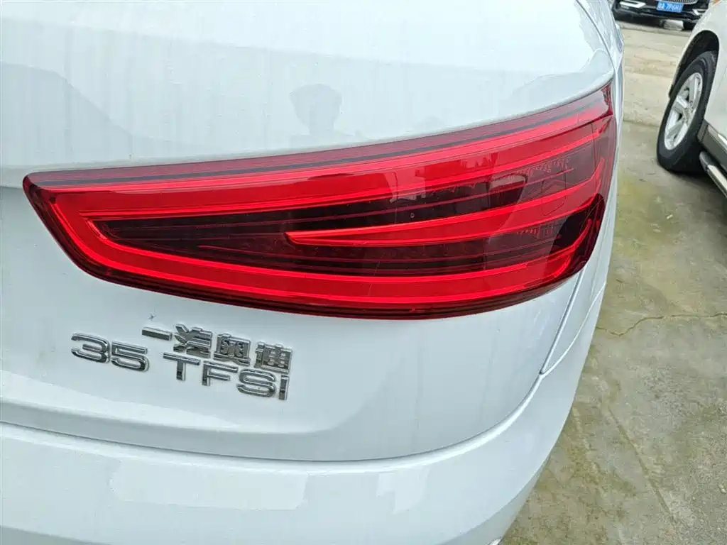 Audi Q3 2016 — фото 8
