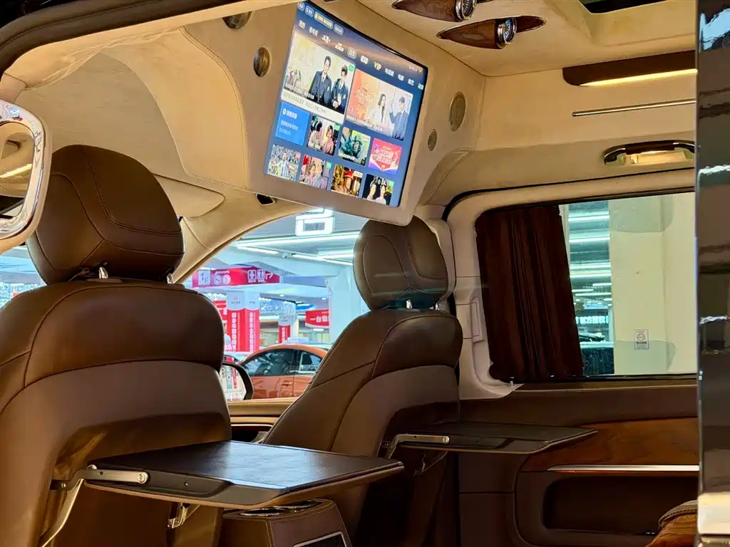 Mercedes-Benz V-Class 2021 — фото 12