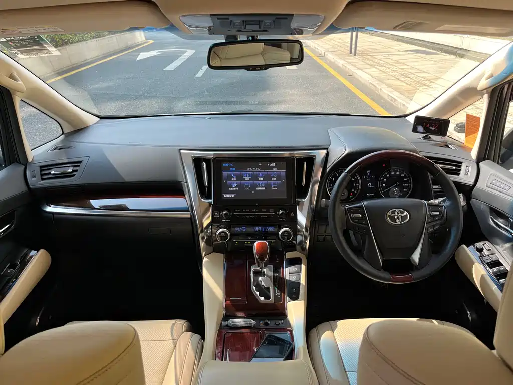Toyota Alphard 2016 — фото 9