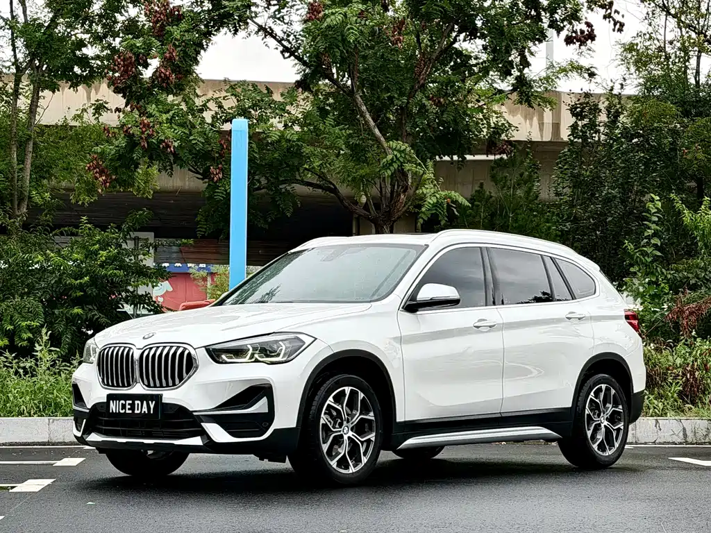 BMW X1 2022 — фото 1