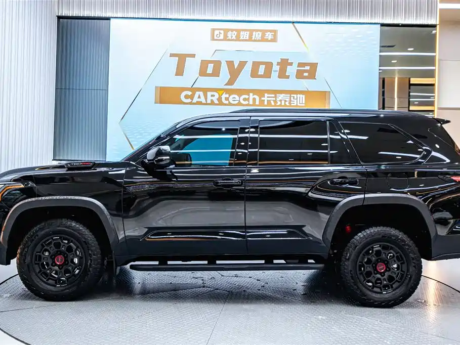 Toyota Sequoia 2023 — фото 3