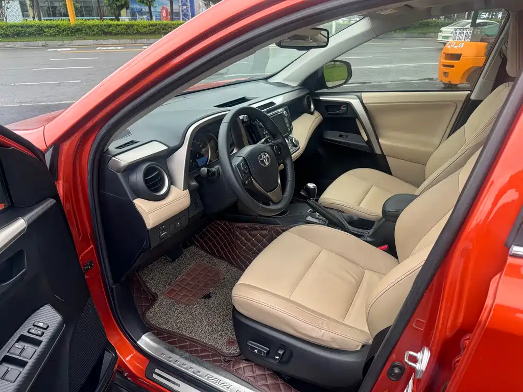 Toyota RAV4 2015 — фото 6