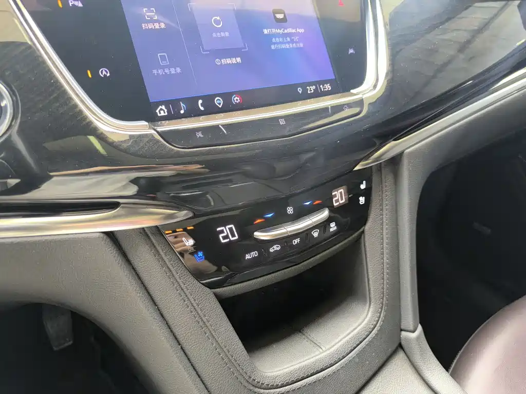Cadillac XT6 2021 — фото 16