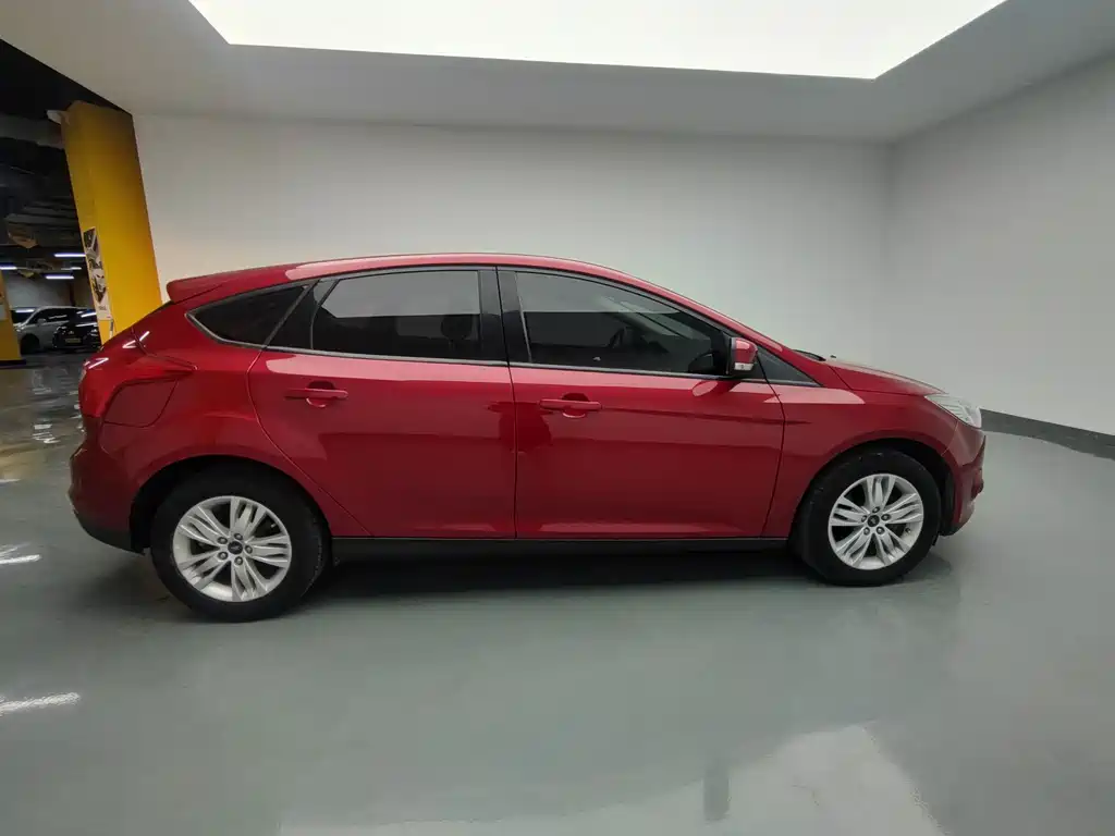 Ford Focus 2014 — фото 10