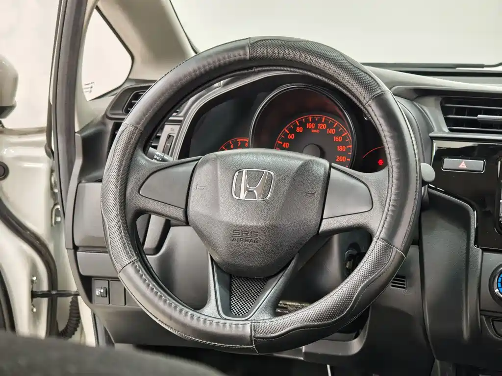 Honda Fit 2018 — фото 10