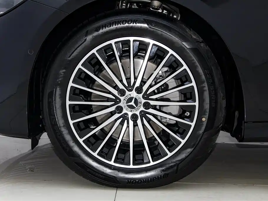 Mercedes-Benz E-Class 2025 — фото 12