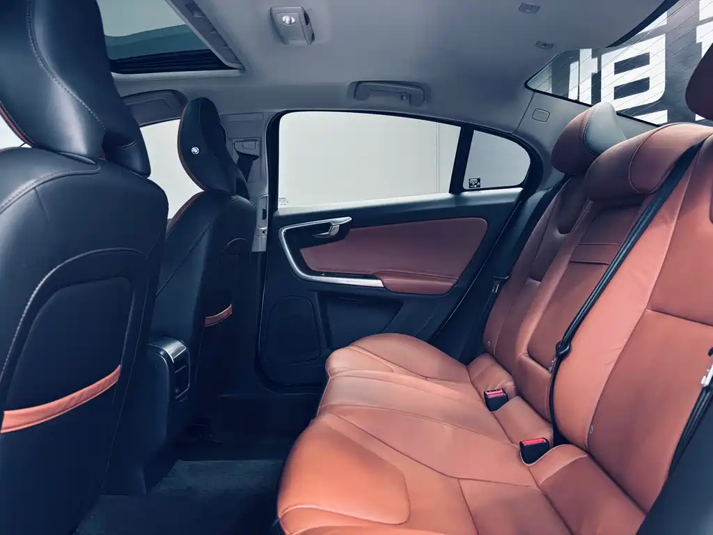 Volvo S60 2020 — фото 10