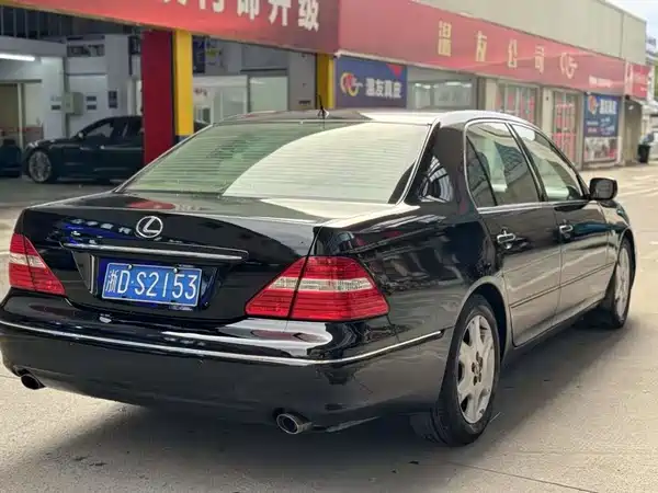 Lexus LS 2004