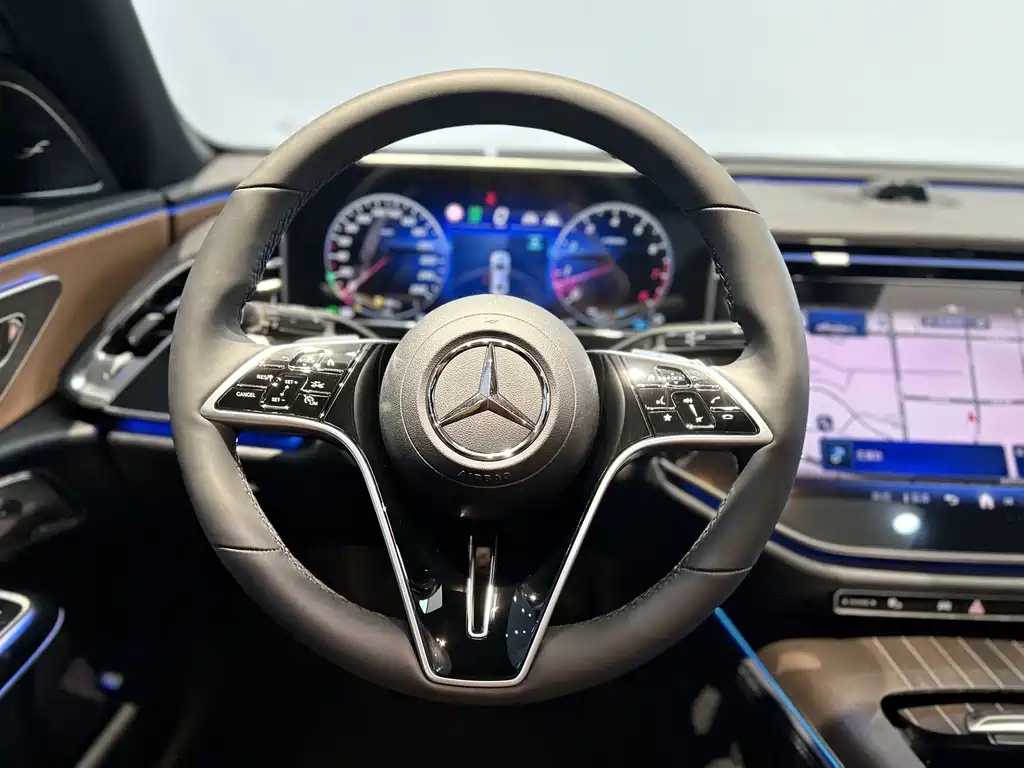 Mercedes-Benz E-Class 2025 — фото 10