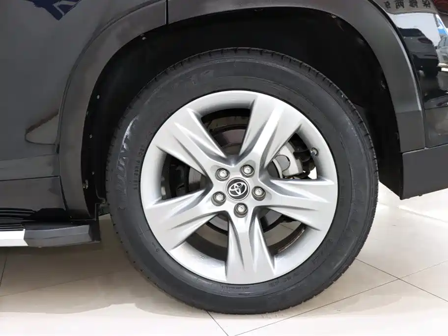 Toyota Highlander 2018 — фото 17
