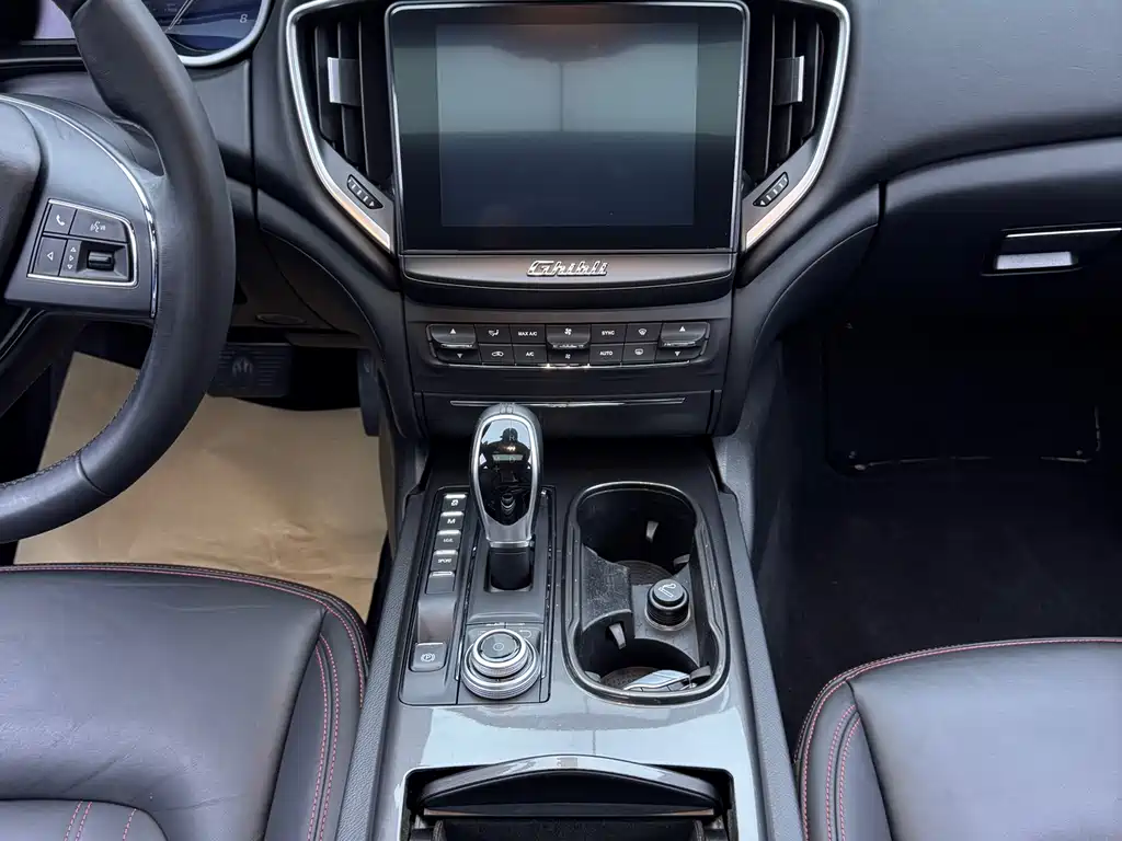 Maserati Ghibli 2018 — фото 15