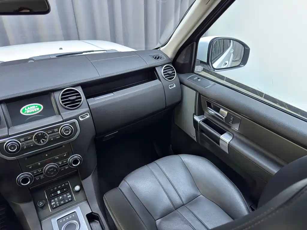 Land Rover Discovery 2015 — фото 10