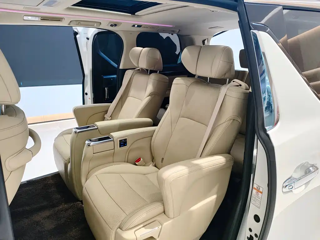 Toyota Alphard 2021 — фото 11