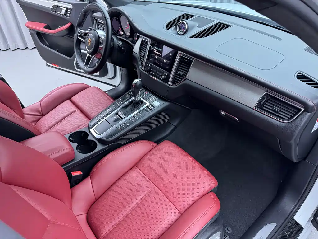 Porsche Macan 2017 — фото 13