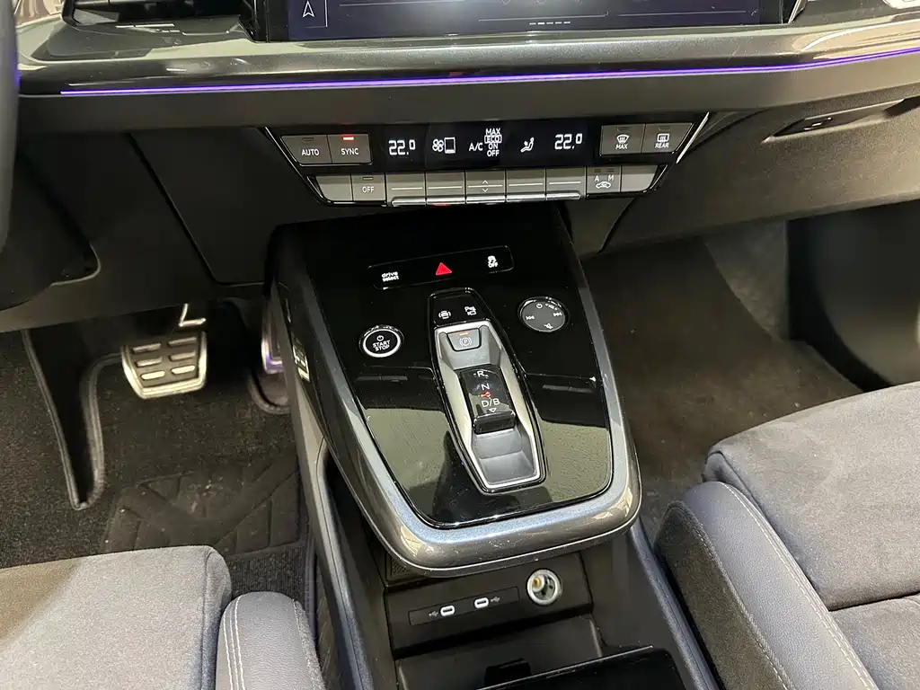 Audi Q4 e-tron 2022 — фото 19