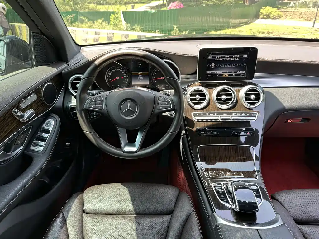 Mercedes-Benz GLC 2017 — фото 20
