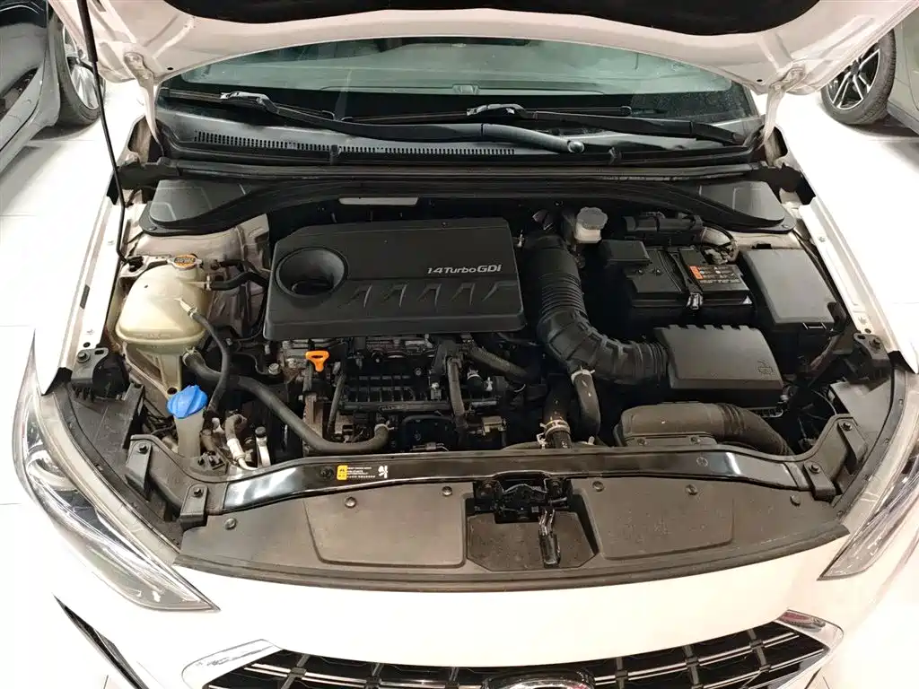 Hyundai Elantra 2020 — фото 20