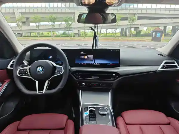 BMW i3 2025