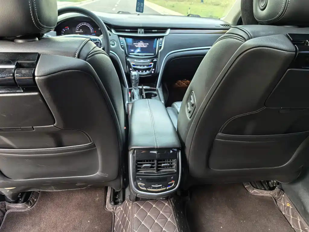 Cadillac XTS 2016 — фото 17