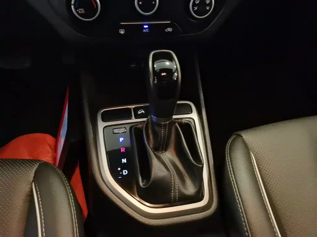 Hyundai ix25 2017 — фото 14
