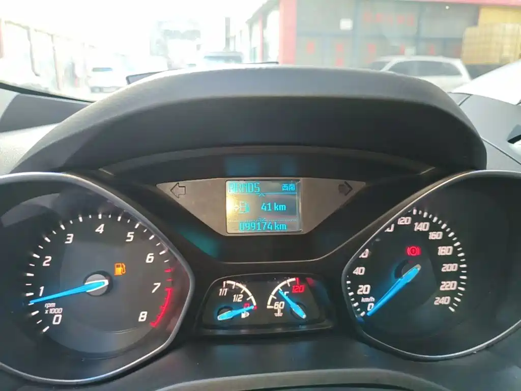 Ford Kuga 2015 — фото 12